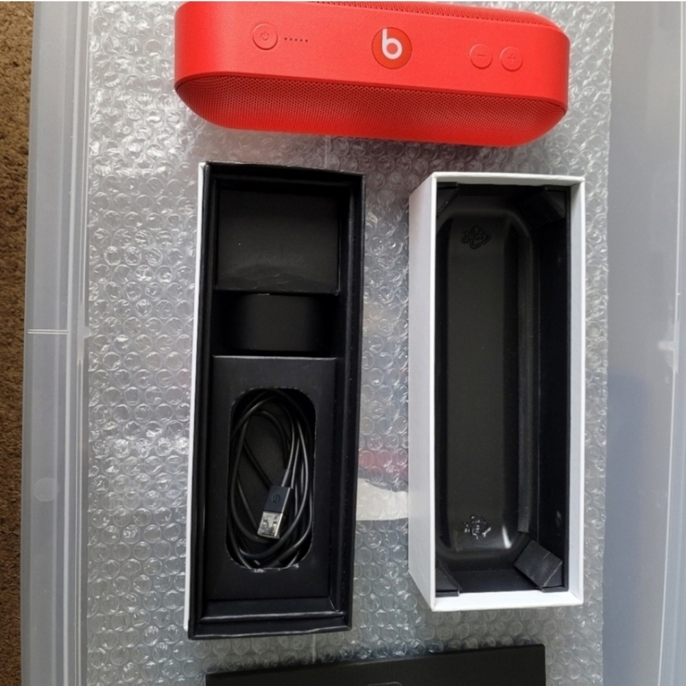 Beats By Dre Pill+ Portable Speaker - Red - Picture 8 of 9